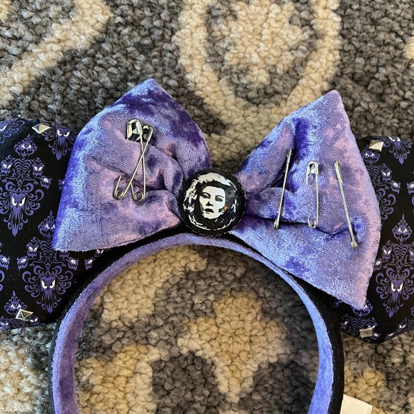 Disney Her Universe Haunted Mansion Ears Headband OS Purple Madame Leota Studs - Picture 2 of 6